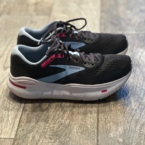 Brooks Women’s Ghost Max Cushion Neutral Running & Walking Shoe size 8